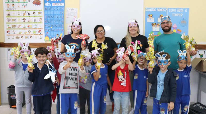 Prefeitura de Wenceslau Braz entrega ovos de páscoa para alunos da rede municipal de ensino