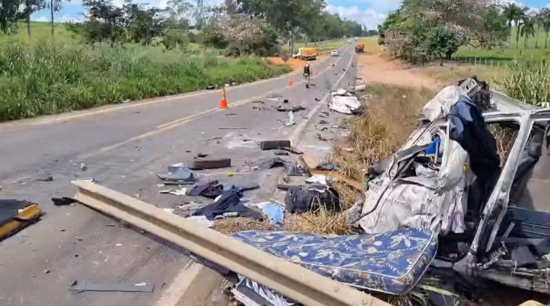 Acidente envolvendo três carretas deixa um morto na MG-344, entre Cássia e Pratápolis